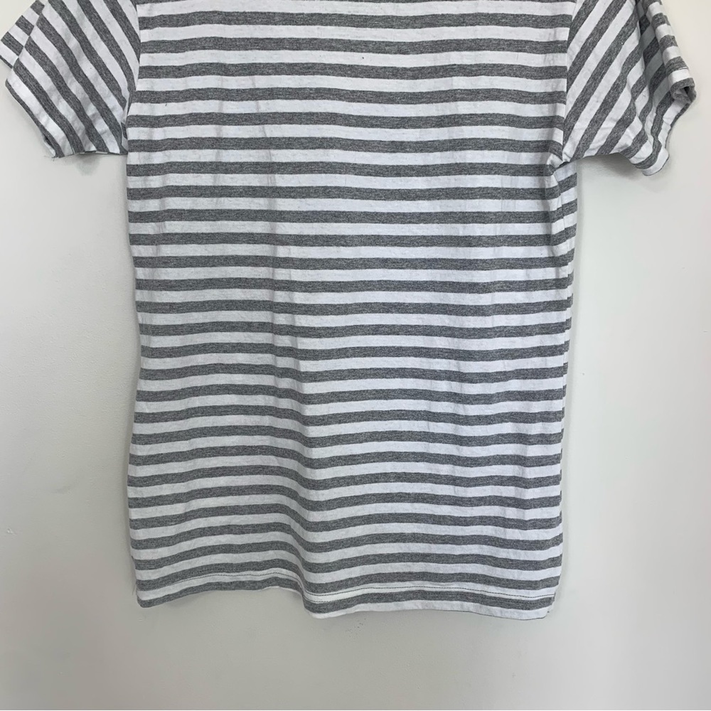 Disney White Gray Stripe Love Graphic T-Shirt Size Medium - Picture 7 of 9